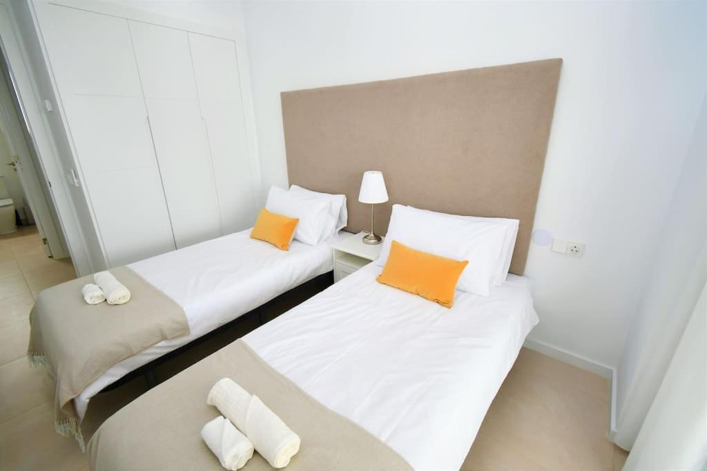 Casa Kerr - Luxury Apt - Sleeps 9 - Los Boliches Apartment Malaga Exterior photo