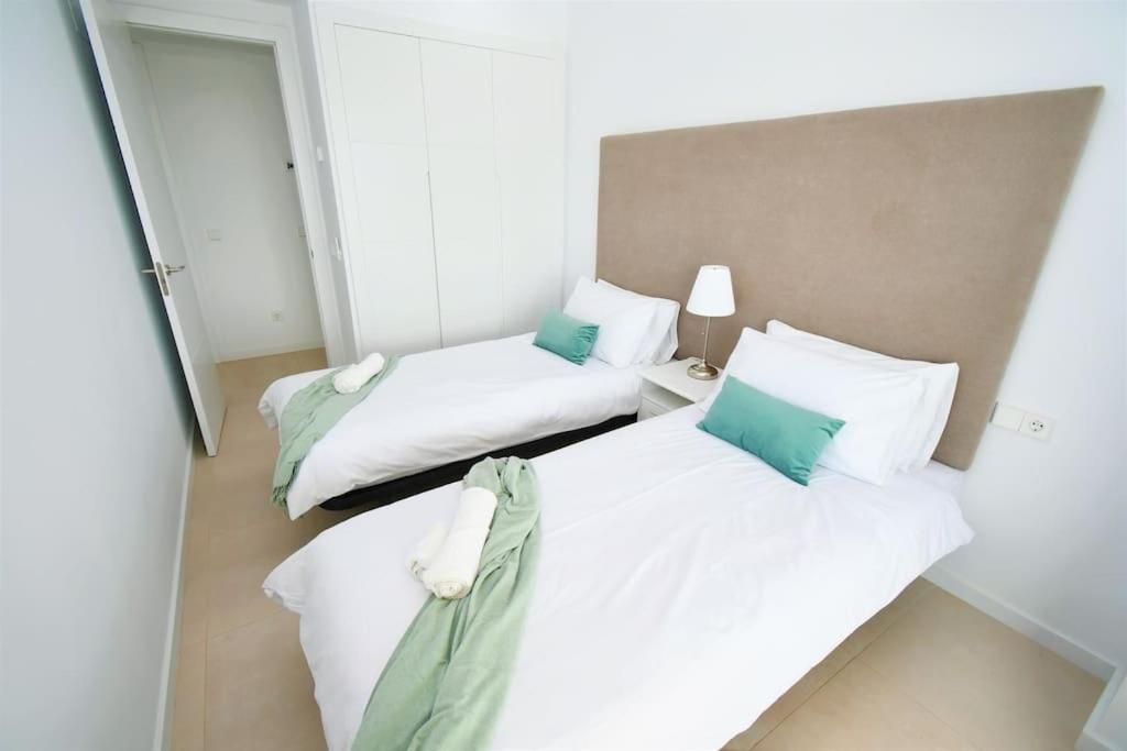 Casa Kerr - Luxury Apt - Sleeps 9 - Los Boliches Apartment Malaga Exterior photo
